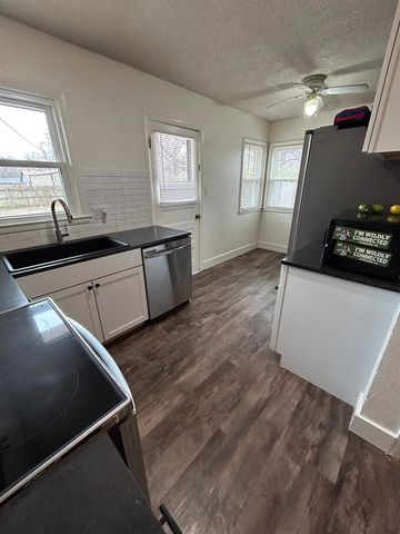 225 Filmore St, Mulvane, KS 67110