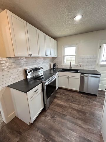 225 Filmore St, Mulvane, KS 67110