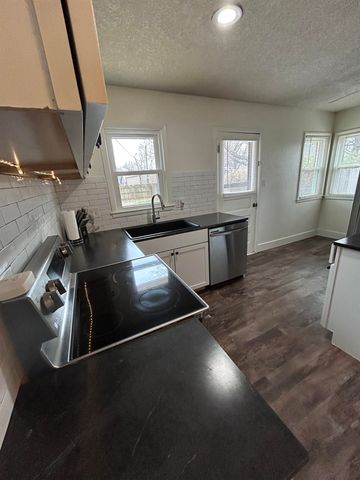 225 Filmore St, Mulvane, KS 67110