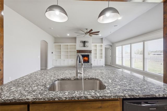 3020 Brookstone Pass Drive, Yukon, OK 73099