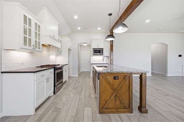 3020 Brookstone Pass Drive, Yukon, OK 73099