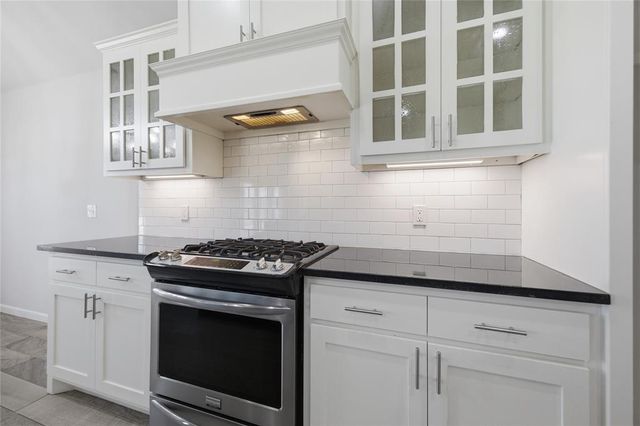 3020 Brookstone Pass Drive, Yukon, OK 73099