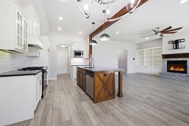 3020 Brookstone Pass Drive, Yukon, OK 73099