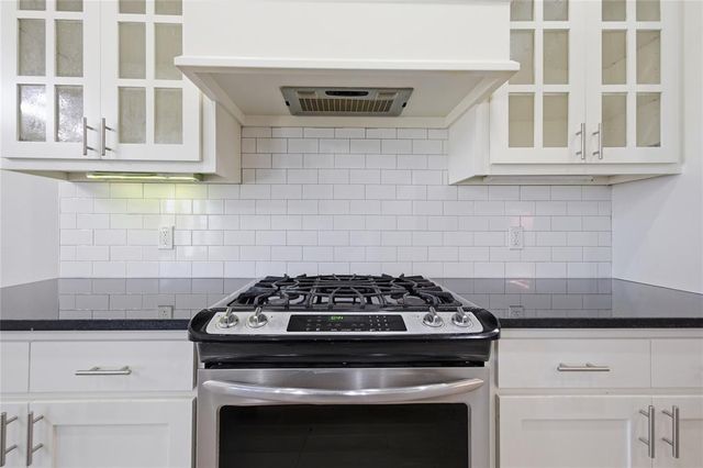 3020 Brookstone Pass Drive, Yukon, OK 73099