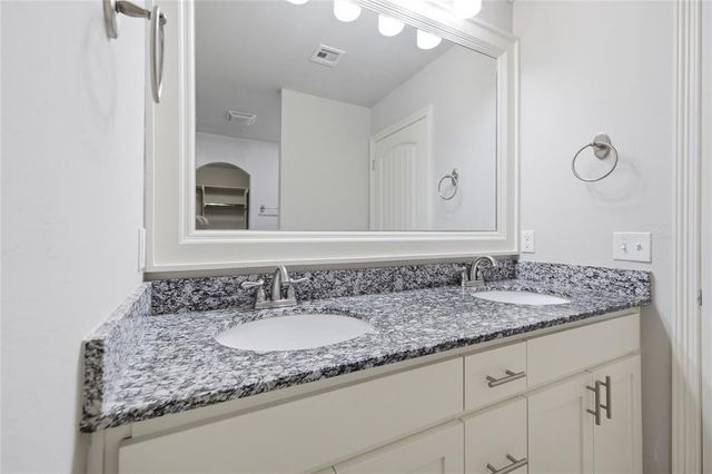 3020 Brookstone Pass Drive, Yukon, OK 73099