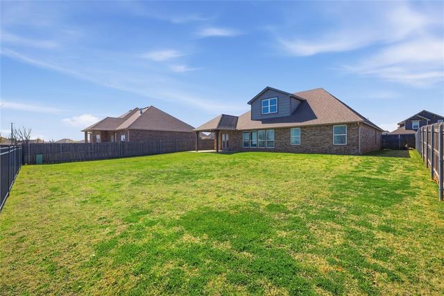 3020 Brookstone Pass Drive, Yukon, OK 73099