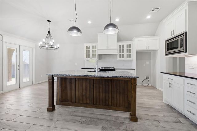 3020 Brookstone Pass Drive, Yukon, OK 73099