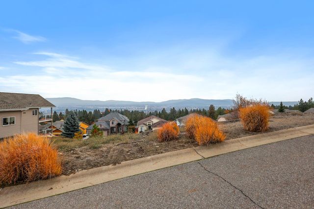 8430 E Blue Fox Ln, Spokane, WA 99217