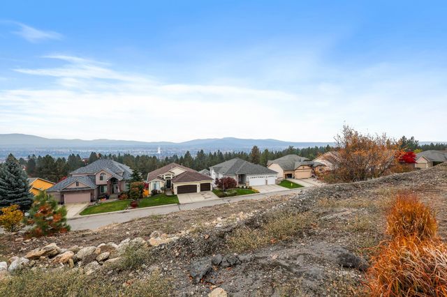 8430 E Blue Fox Ln, Spokane, WA 99217