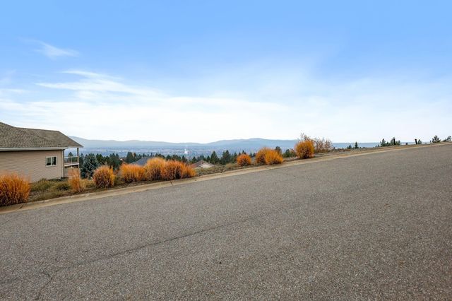 8430 E Blue Fox Ln, Spokane, WA 99217