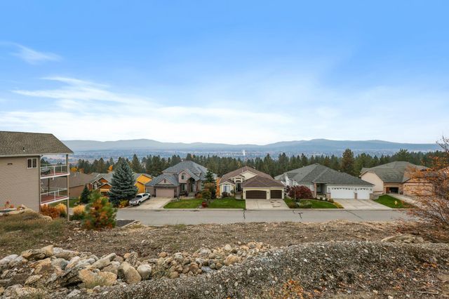 8430 E Blue Fox Ln, Spokane, WA 99217