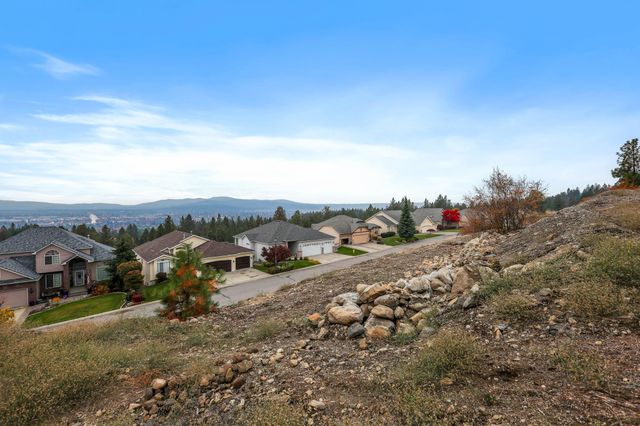 8430 E Blue Fox Ln, Spokane, WA 99217