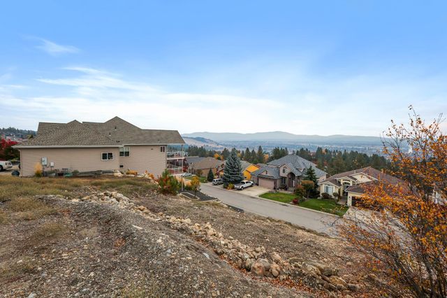 8430 E Blue Fox Ln, Spokane, WA 99217