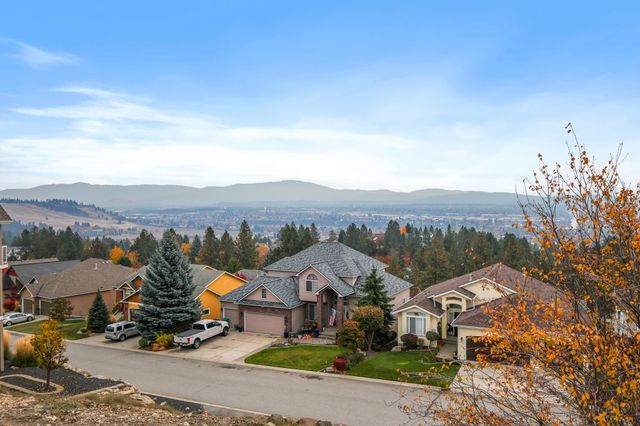 8430 E Blue Fox Ln, Spokane, WA 99217