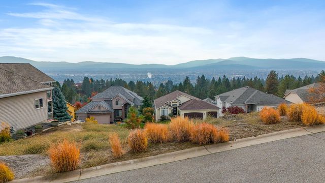 8430 E Blue Fox Ln, Spokane, WA 99217