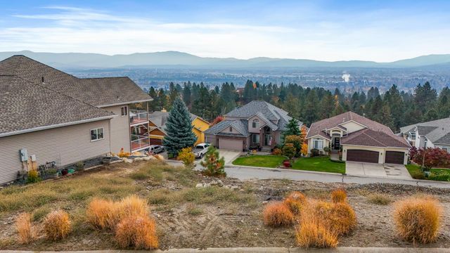 8430 E Blue Fox Ln, Spokane, WA 99217