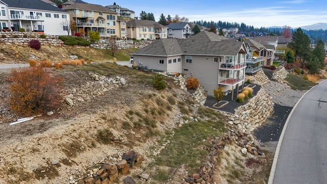 8430 E Blue Fox Ln, Spokane, WA 99217