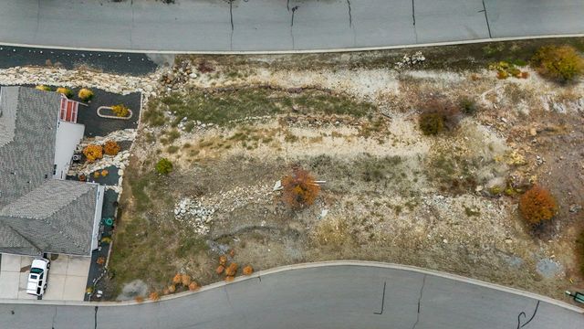 8430 E Blue Fox Ln, Spokane, WA 99217