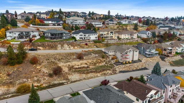 8430 E Blue Fox Ln, Spokane, WA 99217