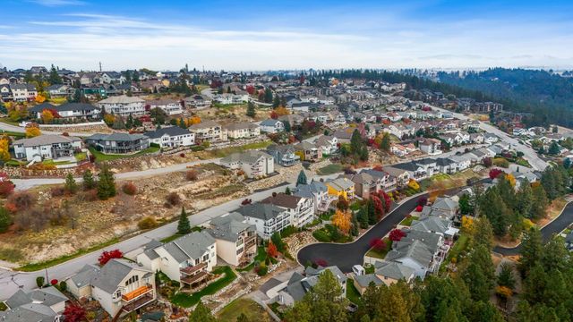 8430 E Blue Fox Ln, Spokane, WA 99217