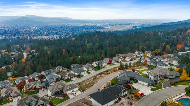 8430 E Blue Fox Ln, Spokane, WA 99217