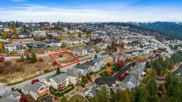 8430 E Blue Fox Ln, Spokane, WA 99217