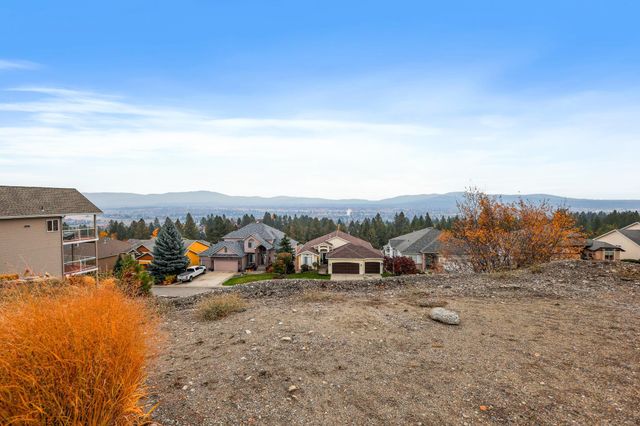 8430 E Blue Fox Ln, Spokane, WA 99217