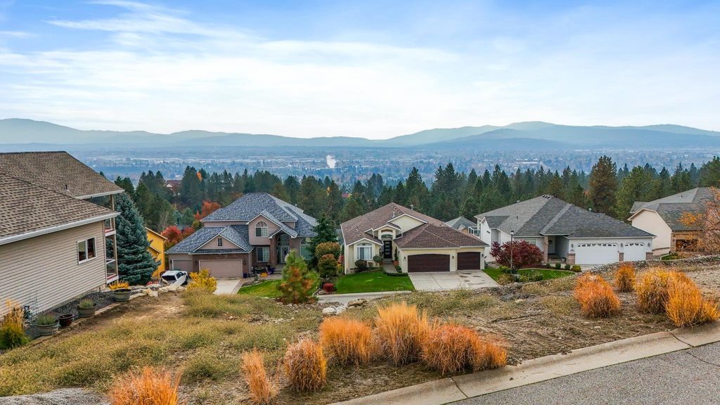 8430 E Blue Fox Ln, Spokane, WA 99217