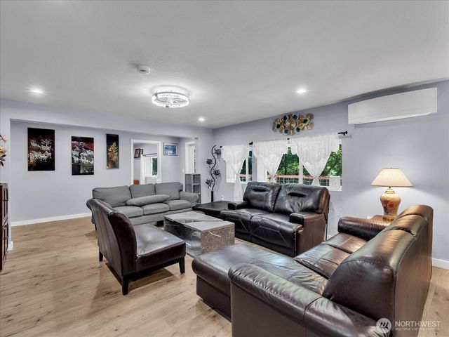 1302 SW Bay Street, Port Orchard, WA 98366