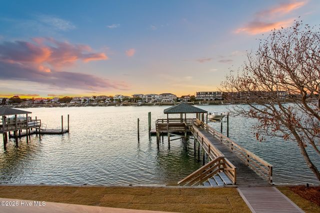 33 W Henderson Street, Wrightsville Beach, NC 28480