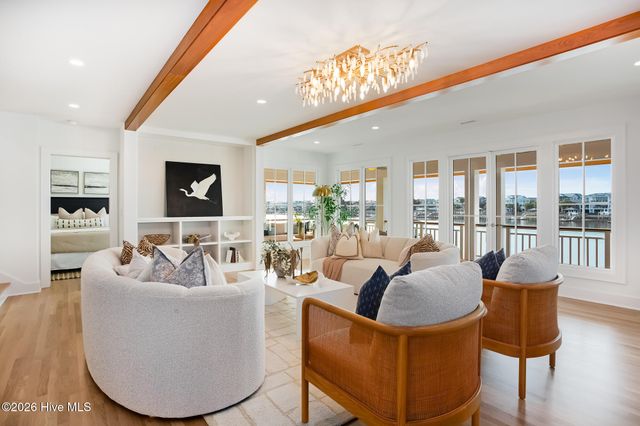 33 W Henderson Street, Wrightsville Beach, NC 28480