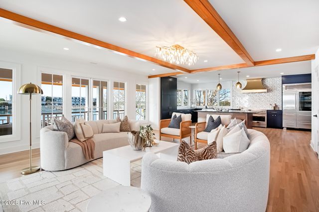 33 W Henderson Street, Wrightsville Beach, NC 28480