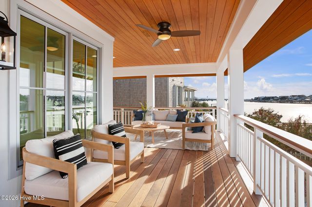 33 W Henderson Street, Wrightsville Beach, NC 28480