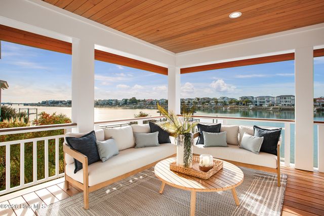 33 W Henderson Street, Wrightsville Beach, NC 28480