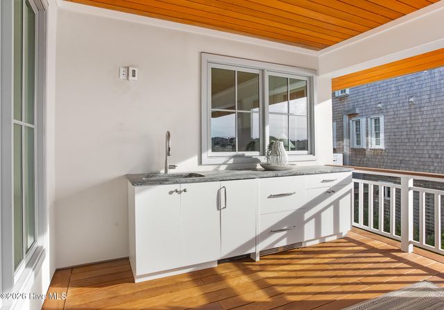 33 W Henderson Street, Wrightsville Beach, NC 28480