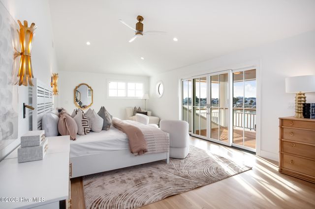 33 W Henderson Street, Wrightsville Beach, NC 28480