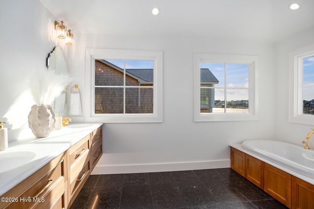 33 W Henderson Street, Wrightsville Beach, NC 28480