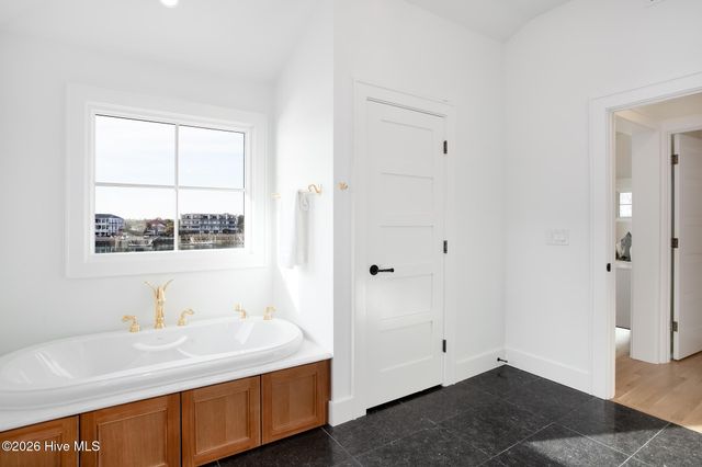 33 W Henderson Street, Wrightsville Beach, NC 28480