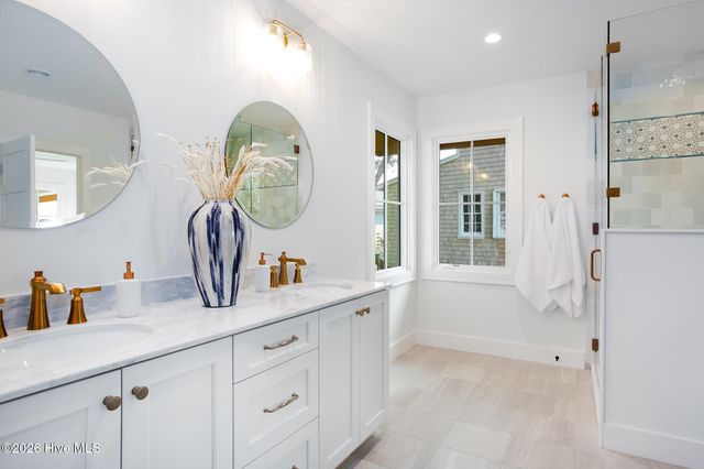 33 W Henderson Street, Wrightsville Beach, NC 28480