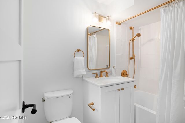 33 W Henderson Street, Wrightsville Beach, NC 28480