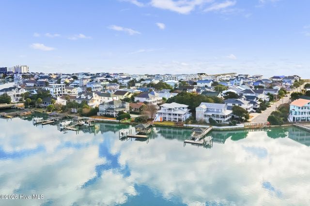 33 W Henderson Street, Wrightsville Beach, NC 28480