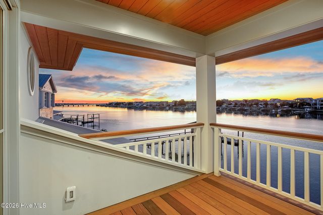 33 W Henderson Street, Wrightsville Beach, NC 28480