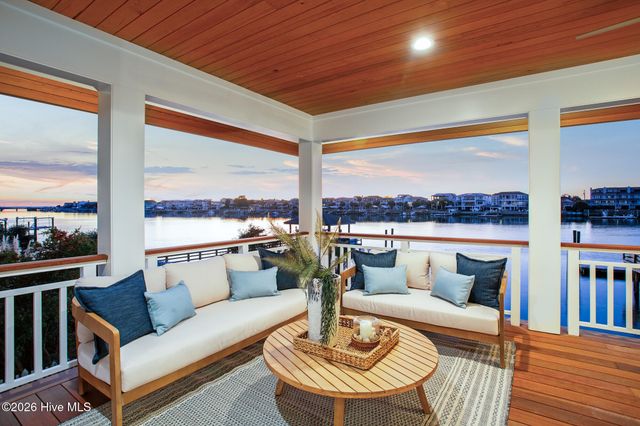 33 W Henderson Street, Wrightsville Beach, NC 28480