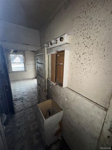 6463 Crane Street, Detroit, MI 48213