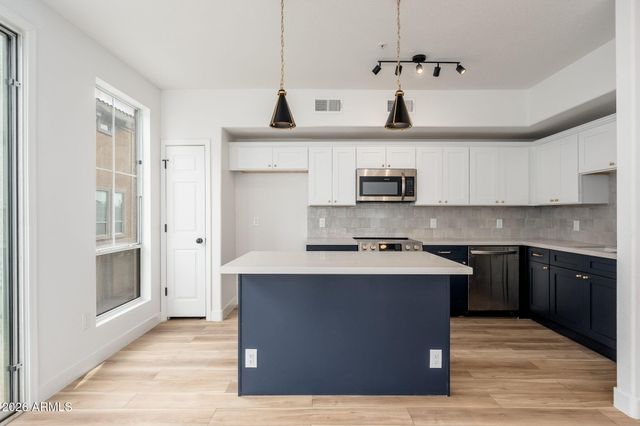 18250 N CAVE CREEK Road 161, Phoenix, AZ 85032