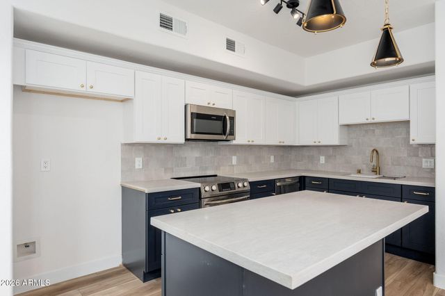 18250 N CAVE CREEK Road 161, Phoenix, AZ 85032