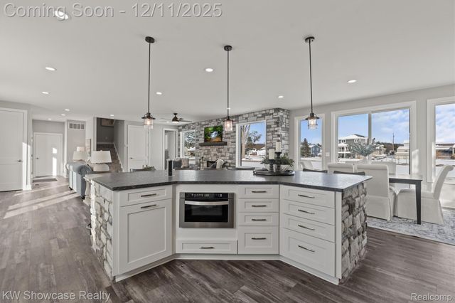 9090 Buckingham Street, White Lake Charter Township, MI 48386