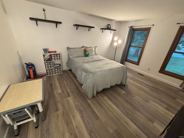 1015 N Honeysuckle Lane, Vincennes, IN 47591