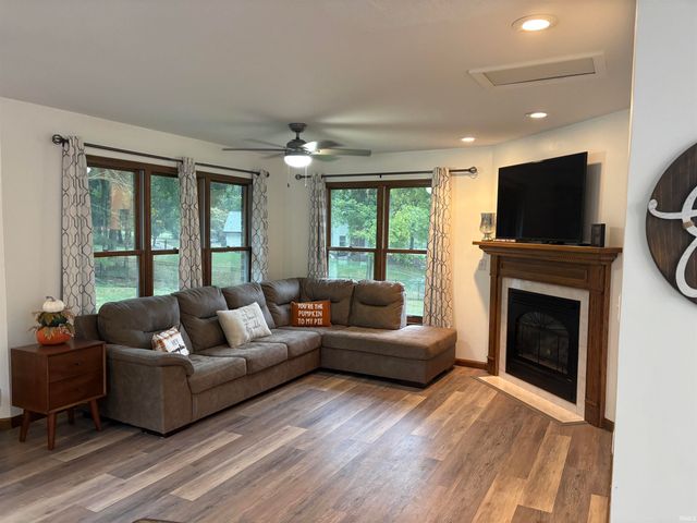 1015 N Honeysuckle Lane, Vincennes, IN 47591