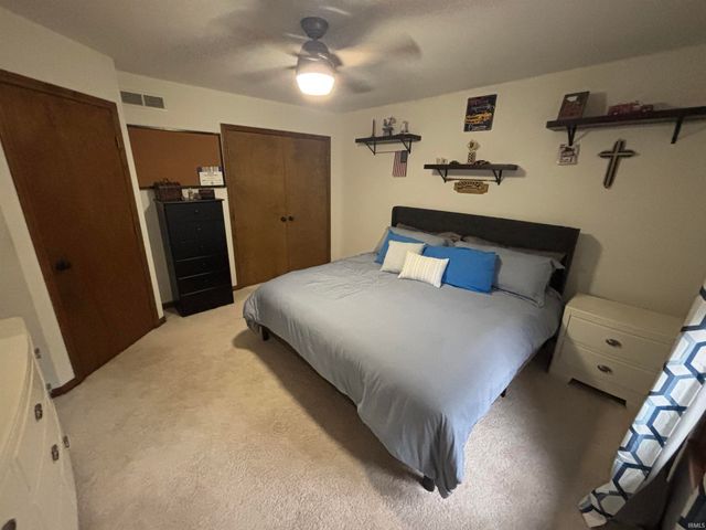 1015 N Honeysuckle Lane, Vincennes, IN 47591